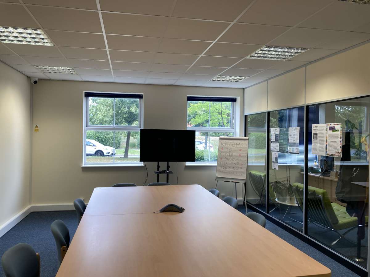 Office in Barlborough - photo 2