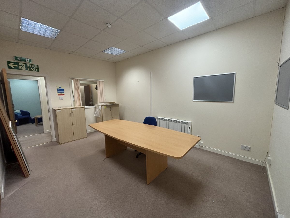 Office in Kilmarnock - photo 3