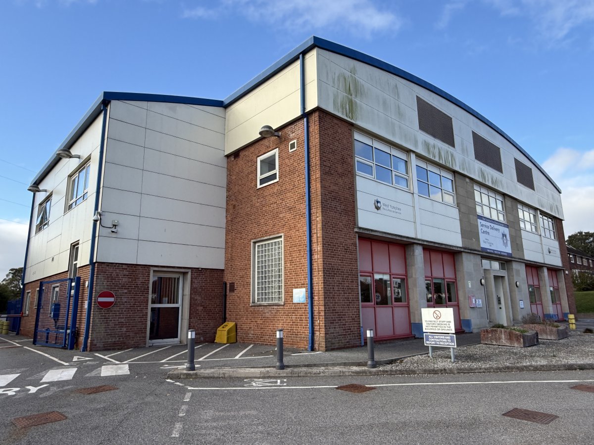 Office in Armley - photo 4