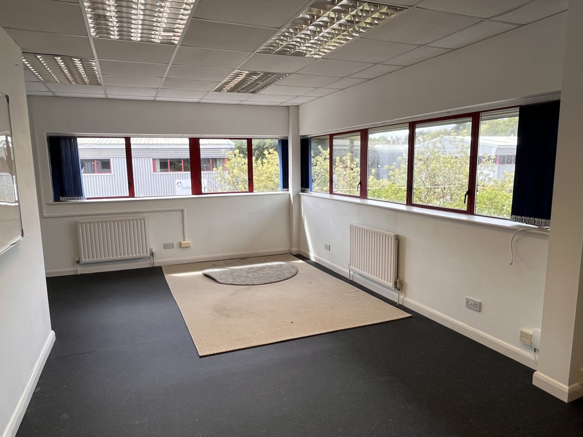 Office in Marsh Barton Trading Estate - photo 3