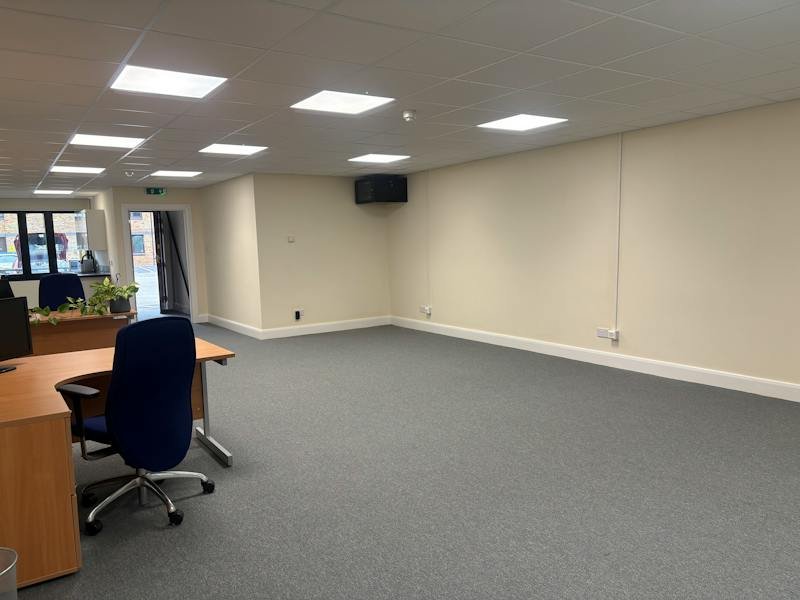 Office in Bordon - photo 3
