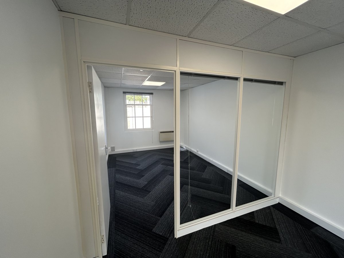 Office in Derby - photo 4