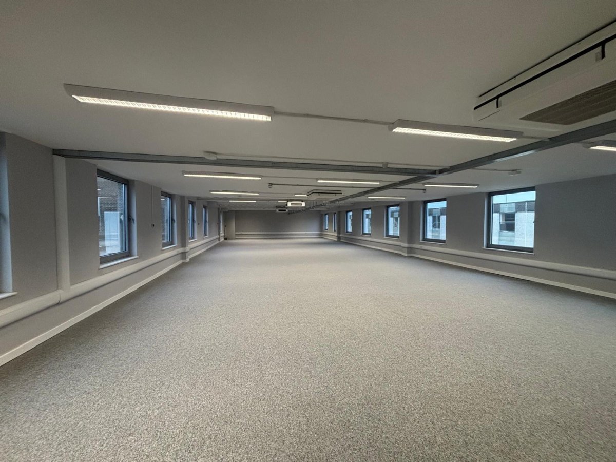 Office in Stevenage - photo 2