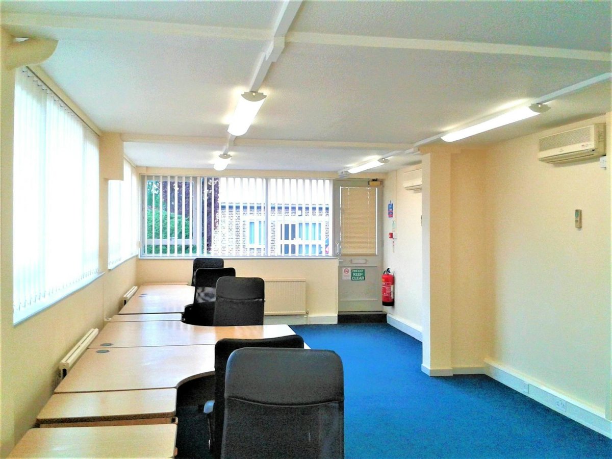 Office in Romford - photo 3