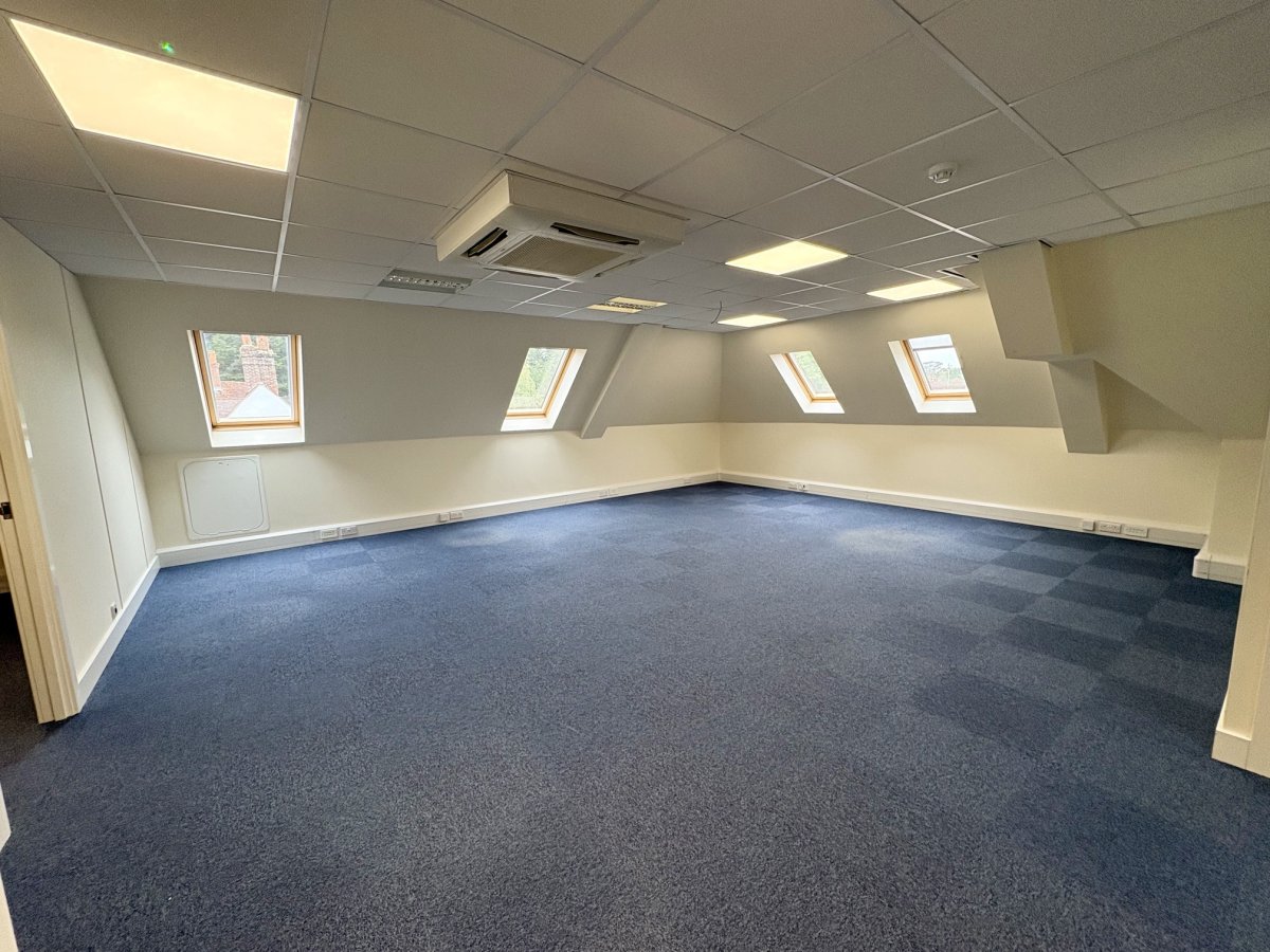 Office in Fareham - photo 3