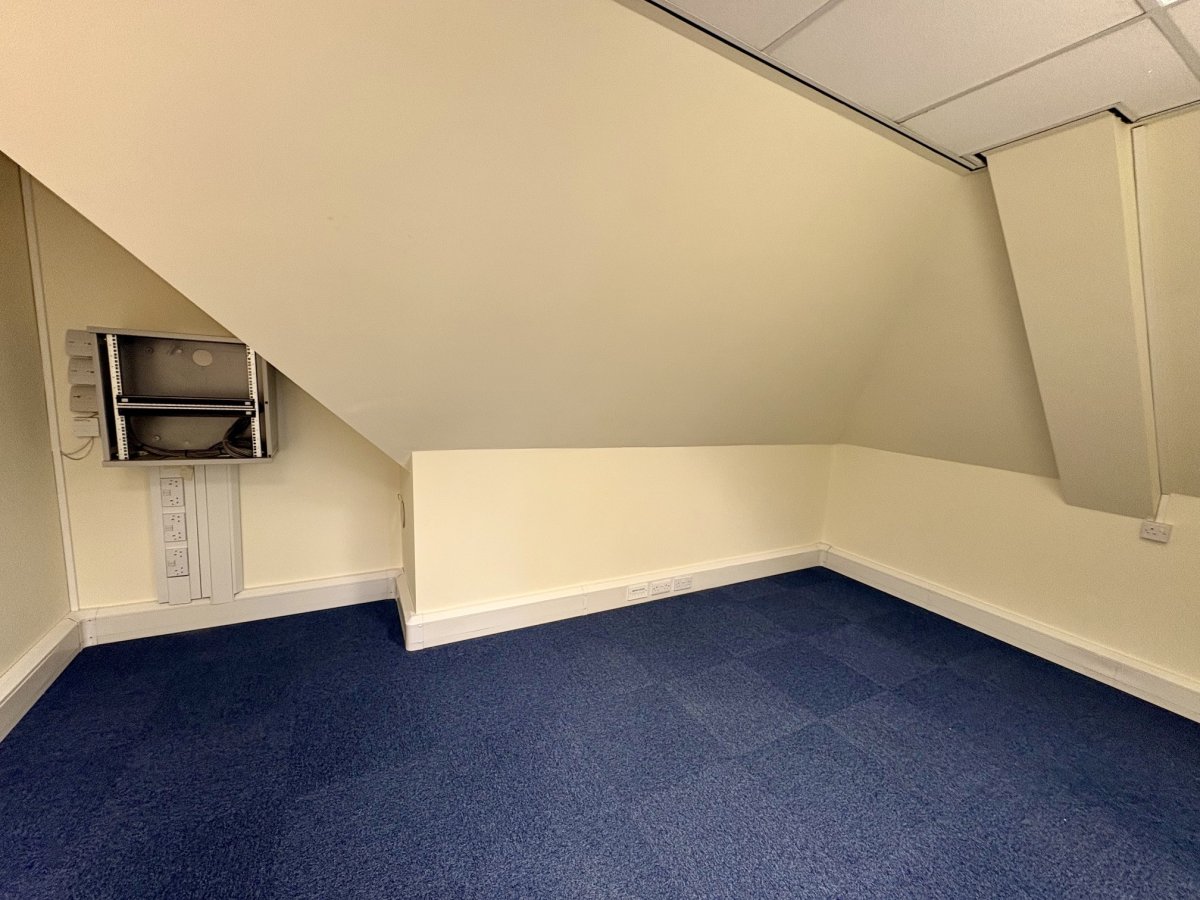 Office in Fareham - photo 4