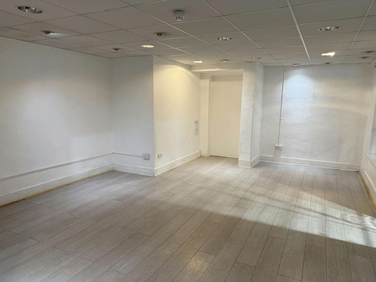 Retail/Shop in Petersfield - photo 3