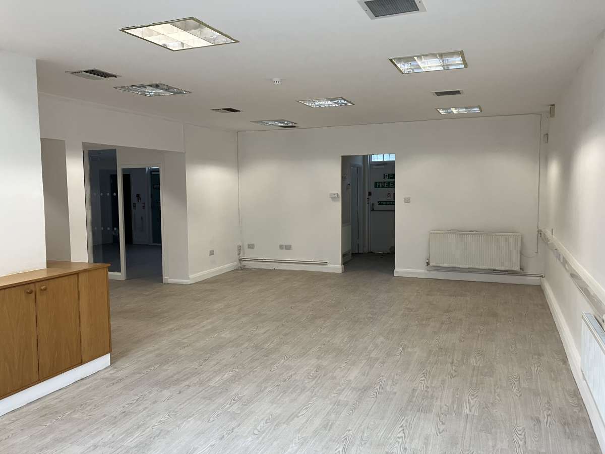 Retail/Shop in Letchworth Garden City - photo 2