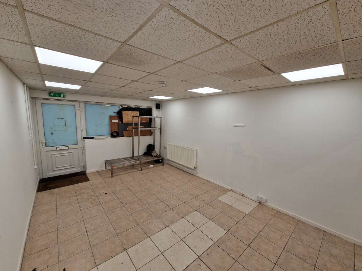 Retail/Shop in Sinfin - photo 2