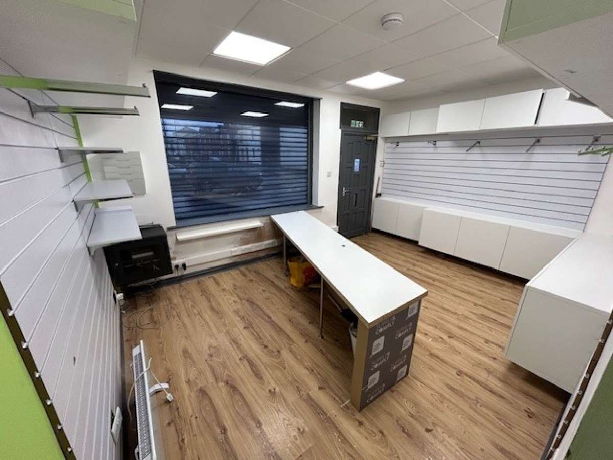 Retail/Shop in Swinton - photo 3