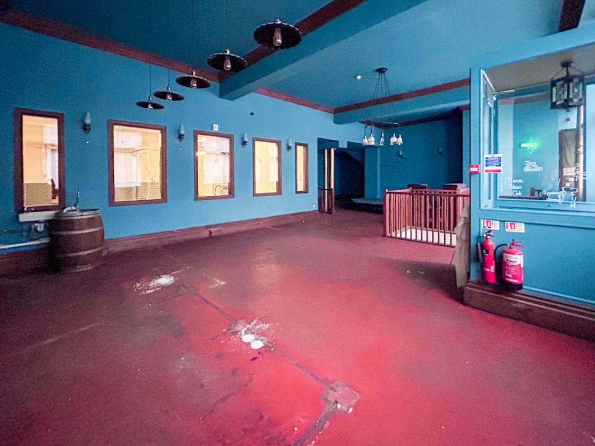 Retail/Shop in Bournemouth - photo 2