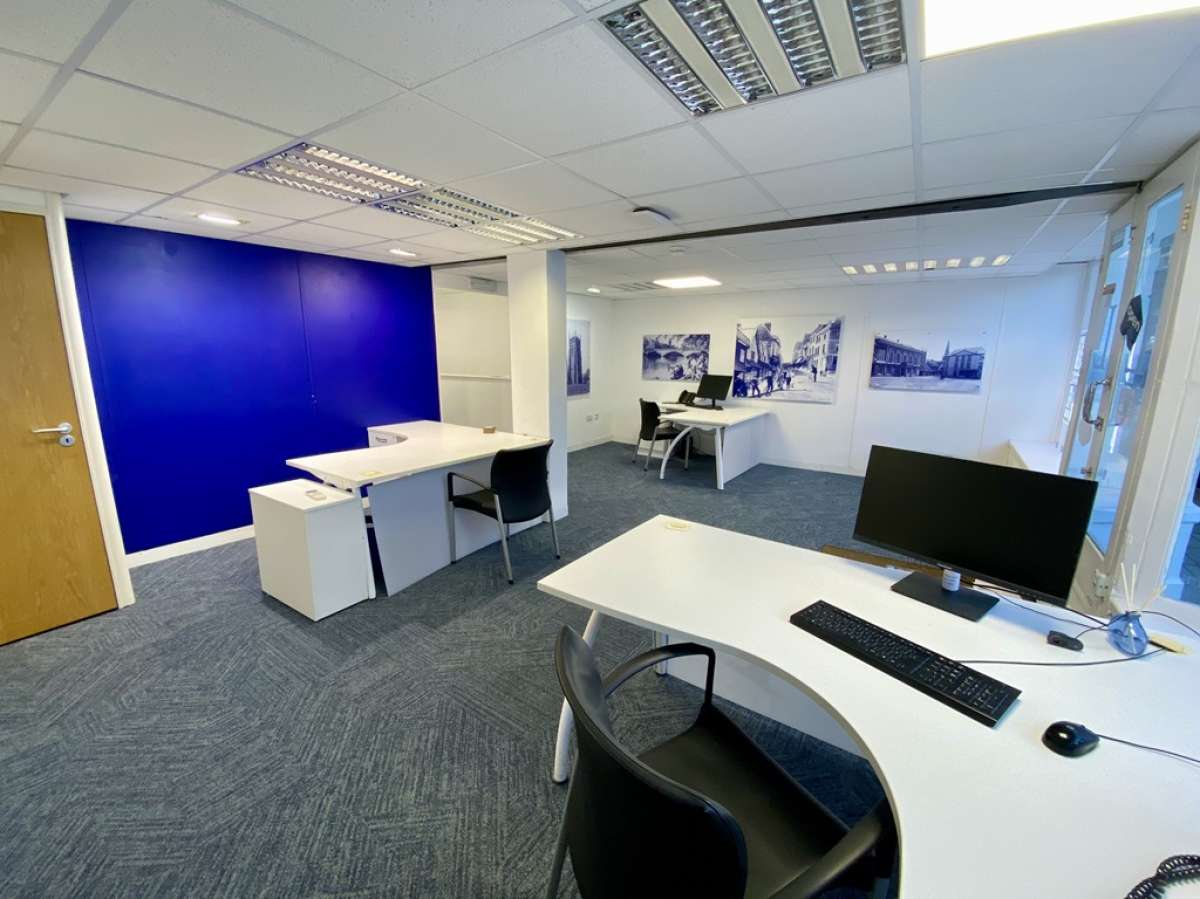 Retail/Shop in Evesham - photo 2