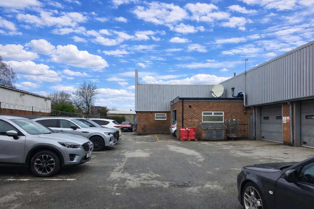 Retail/Shop in Derby - photo 3