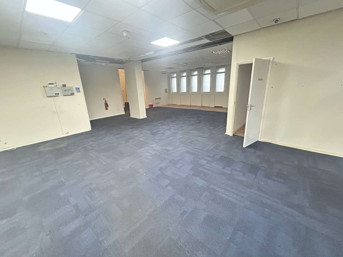 Retail/Shop in Hucclecote - photo 4