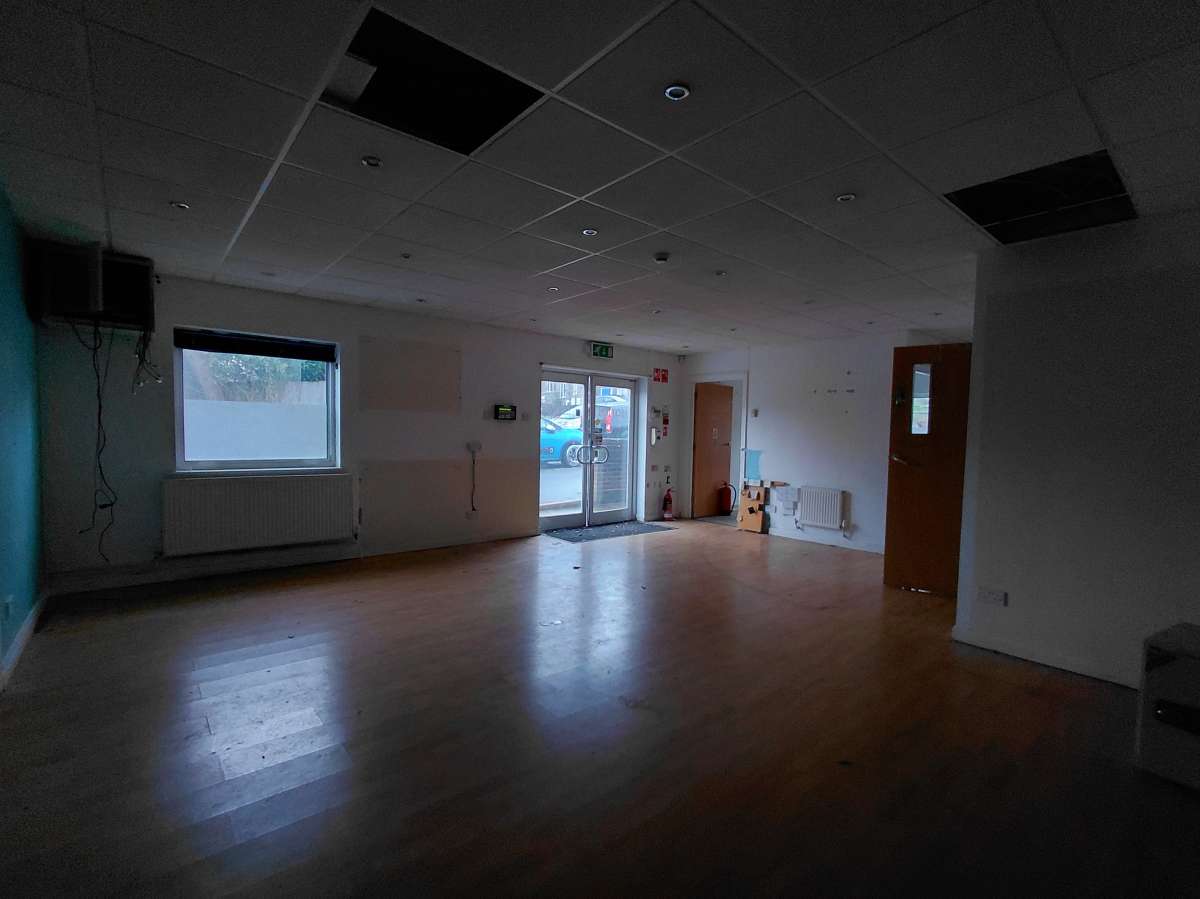 Retail/Shop in Haywards Heath - photo 3