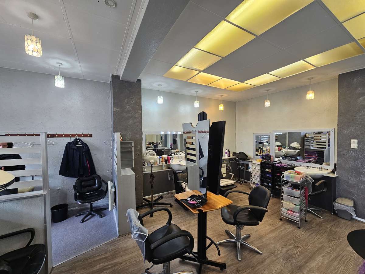 Retail/Shop in Gillingham - photo 4