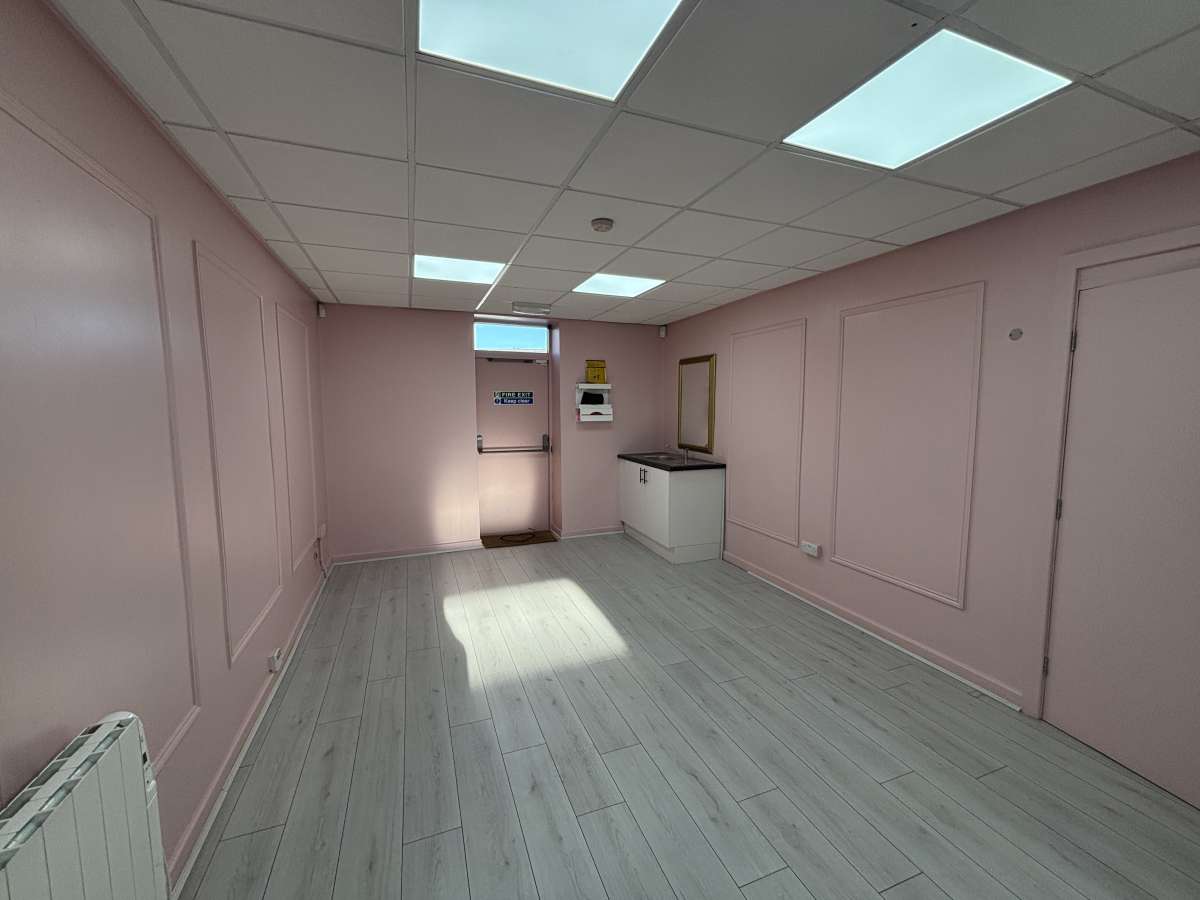 Retail/Shop in Brighouse - photo 4