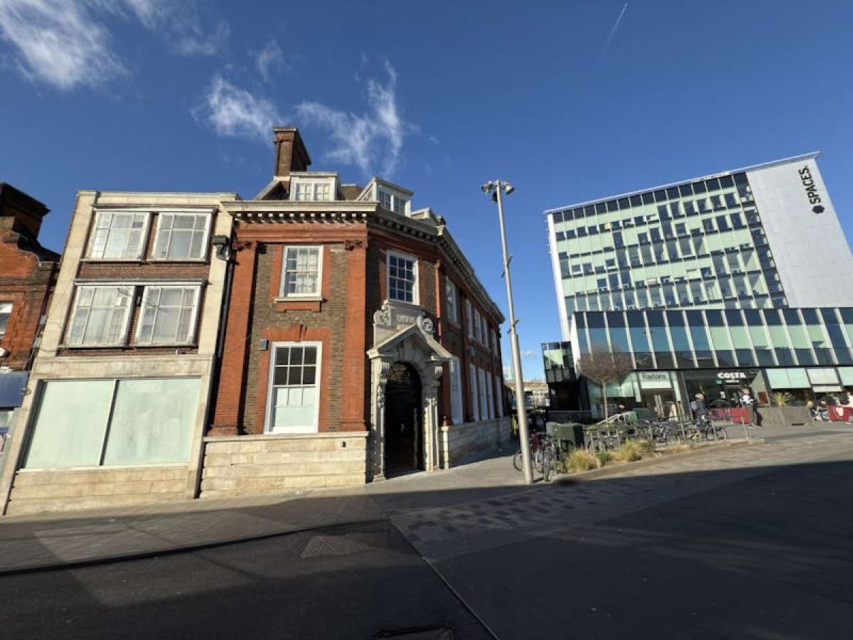 Retail/Shop in Woking - photo 4