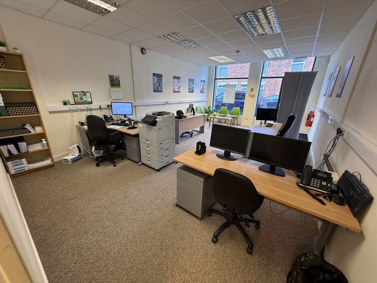 Retail/Shop in Hinckley - photo 2