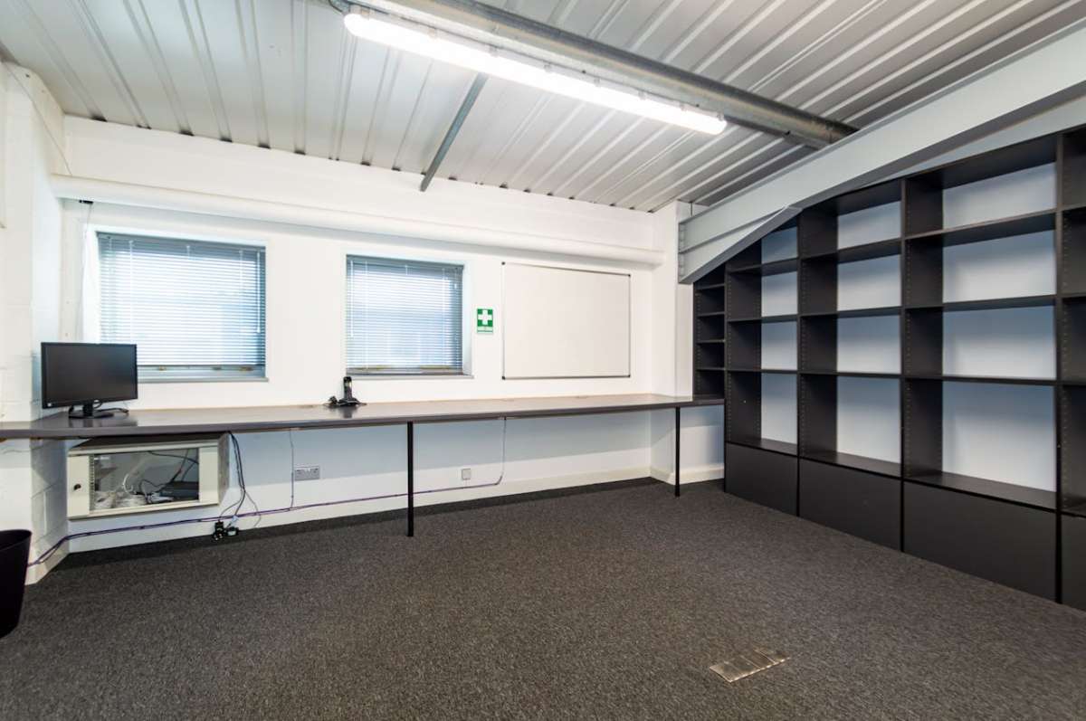 Retail/Shop in Poole - photo 4