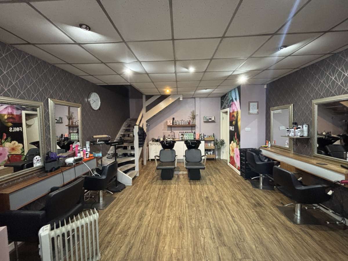 Retail/Shop in Greetland - photo 2