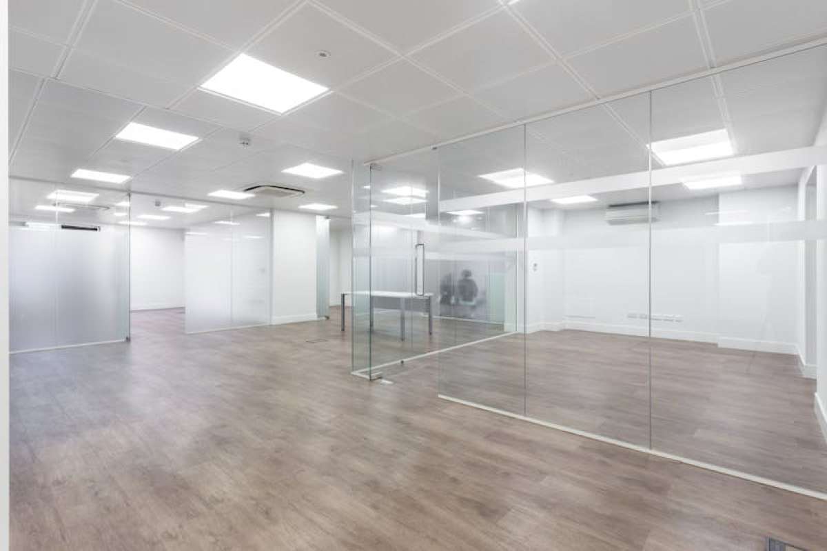 Retail/Shop in Nine Elms - photo 3