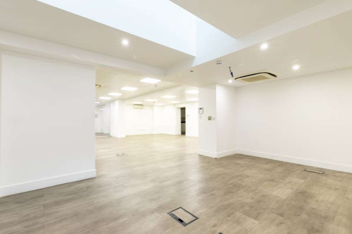 Retail/Shop in Nine Elms - photo 4