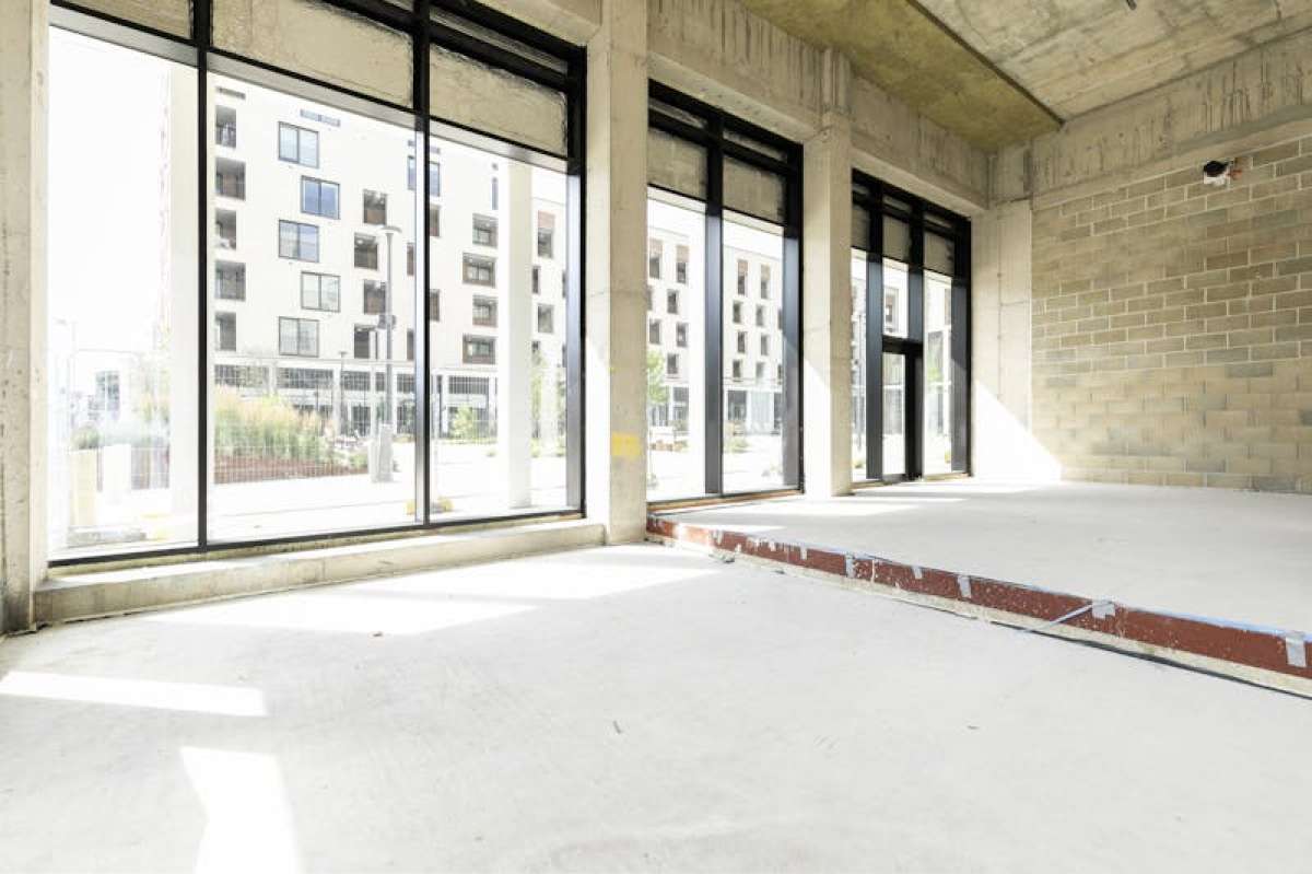 Retail/Shop in Leyton - photo 3