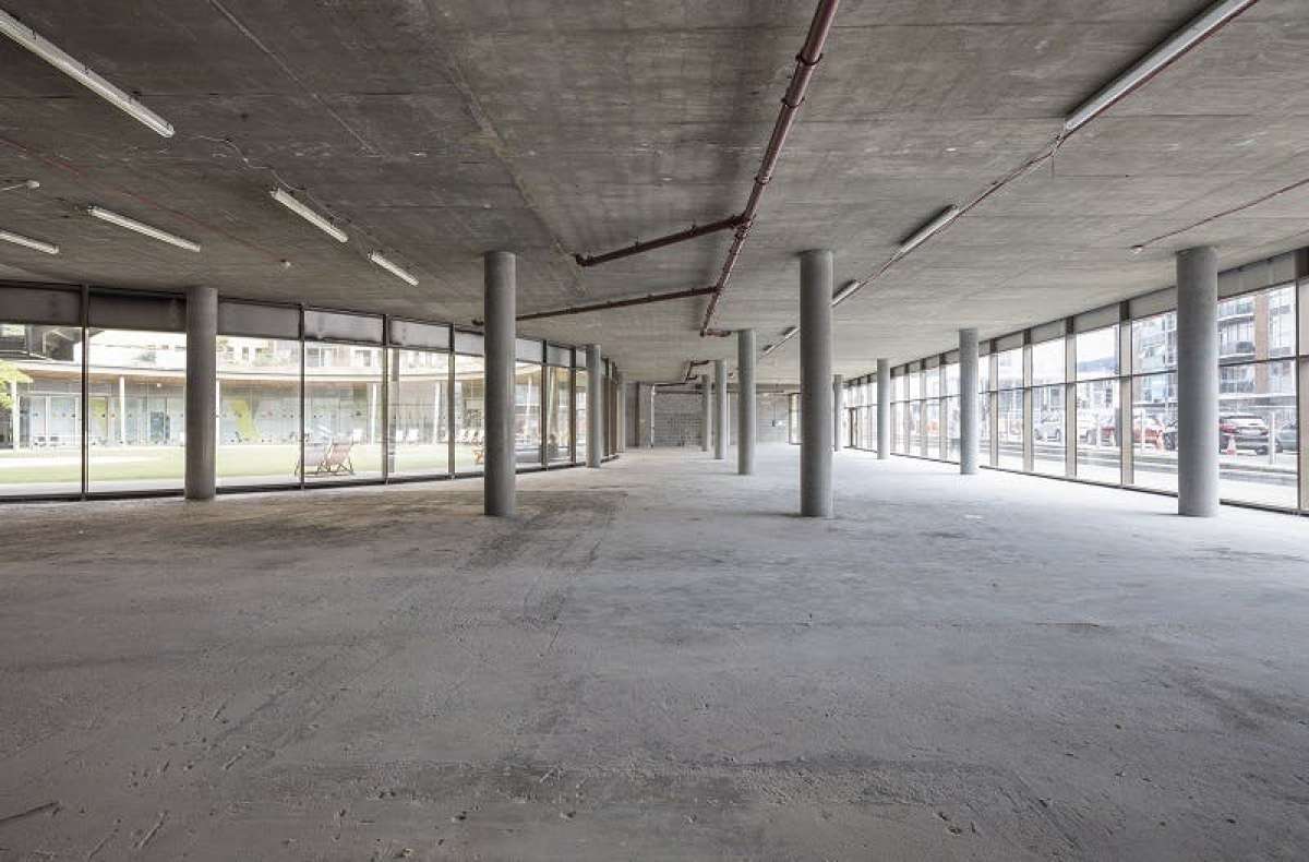 Retail/Shop in London - photo 4