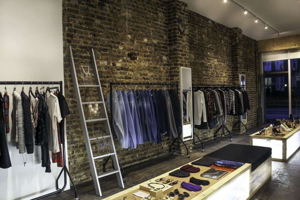 Retail/Shop in London - photo 2