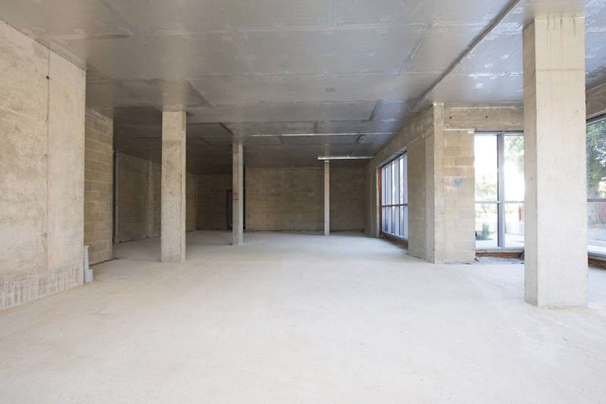 Retail/Shop in London - photo 3