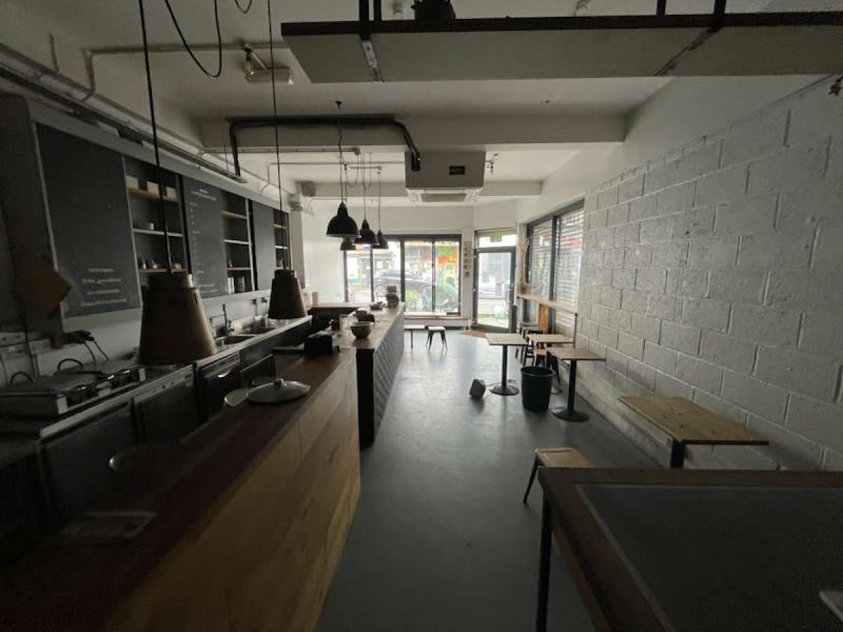 Retail/Shop in London - photo 4