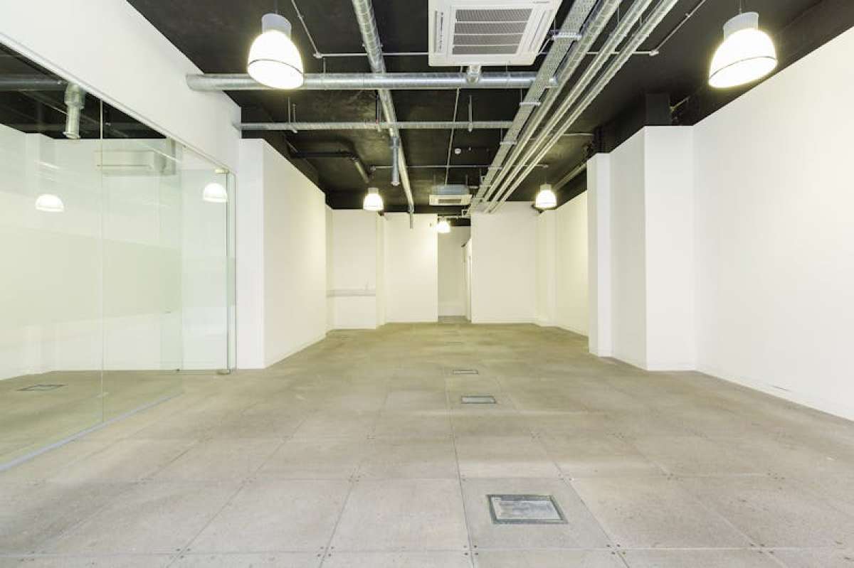 Retail/Shop in London - photo 3