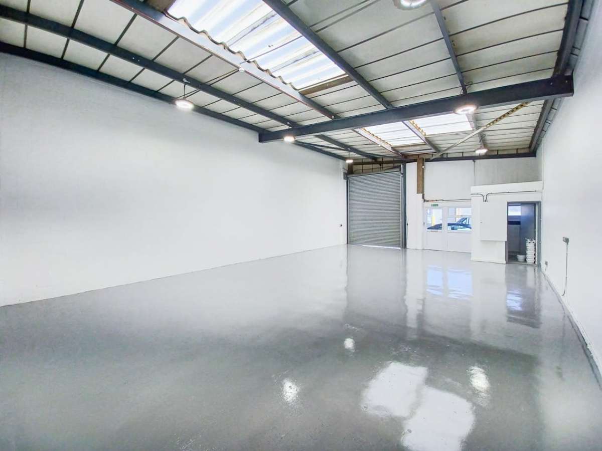 Retail/Shop in Bournemouth - photo 3