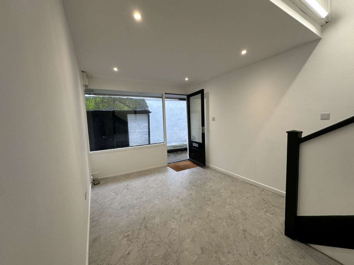 Retail/Shop in Truro - photo 3