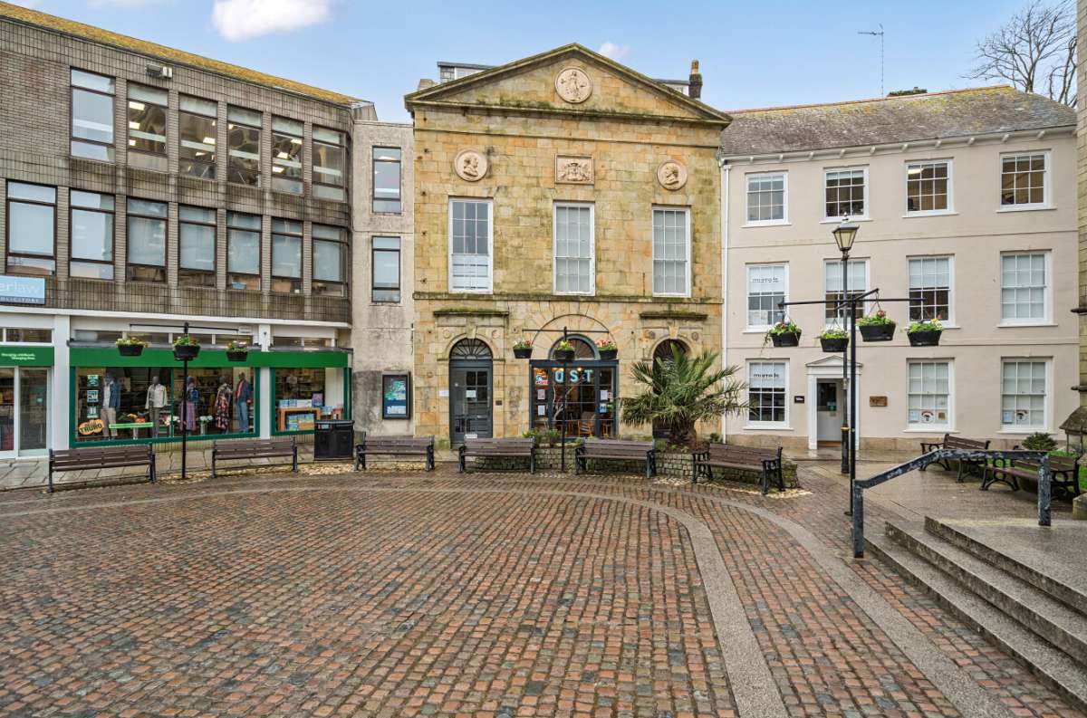 Retail/Shop in Truro - photo 2