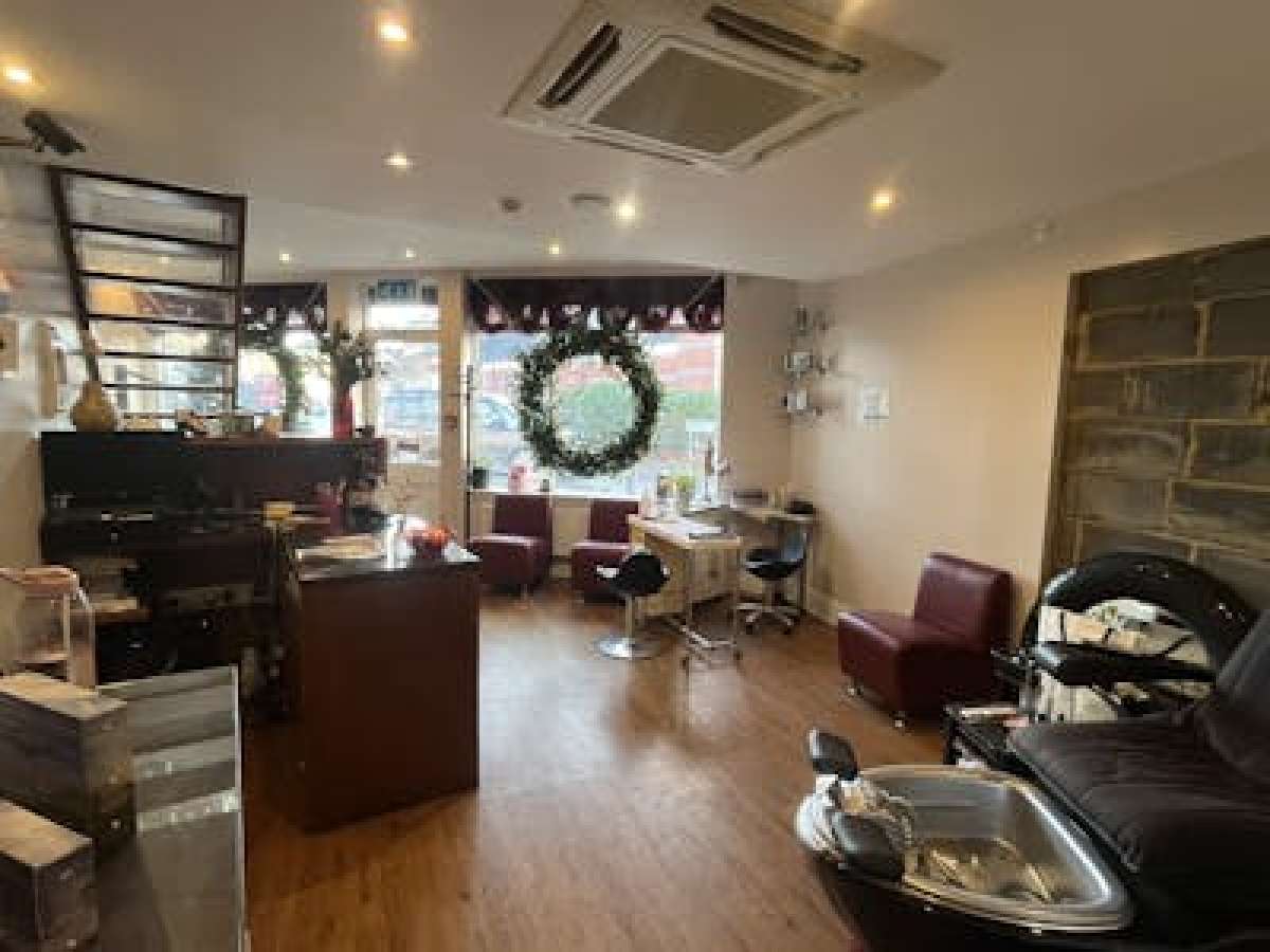 Retail/Shop in Lee - photo 4