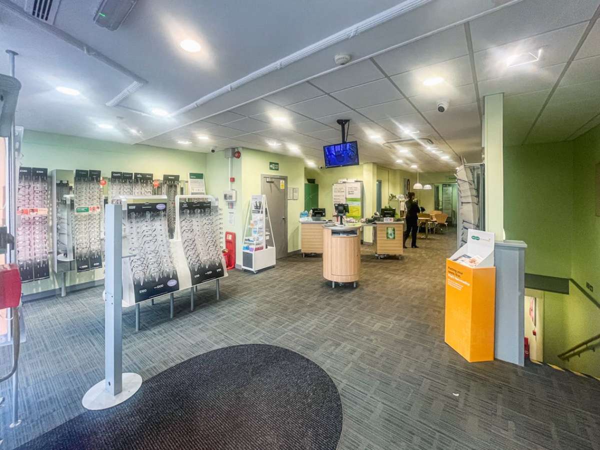 Retail/Shop in Bournemouth - photo 2