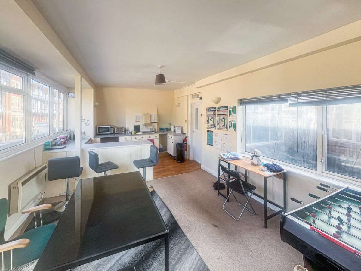 Retail/Shop in Bournemouth - photo 4