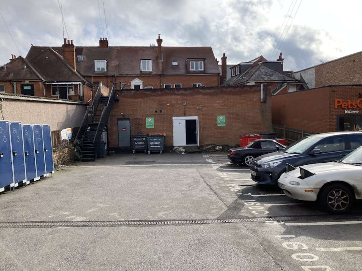 Retail/Shop in Fleet - photo 2