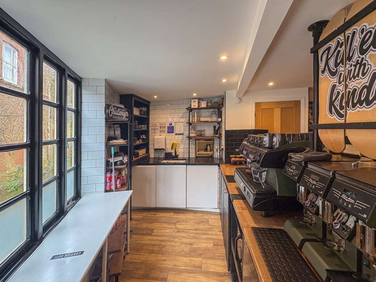 Retail/Shop in Wimborne - photo 4