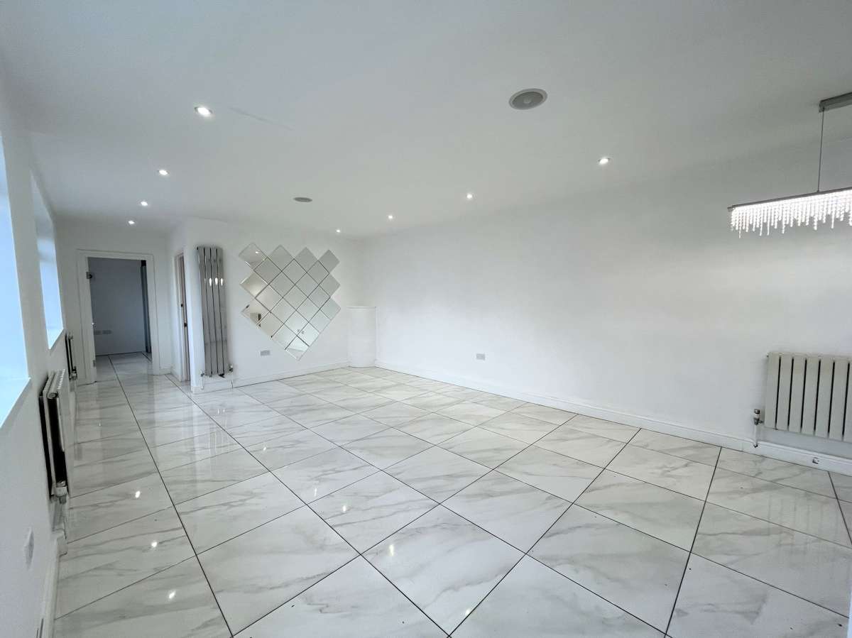 Retail/Shop in Chelmsford - photo 4