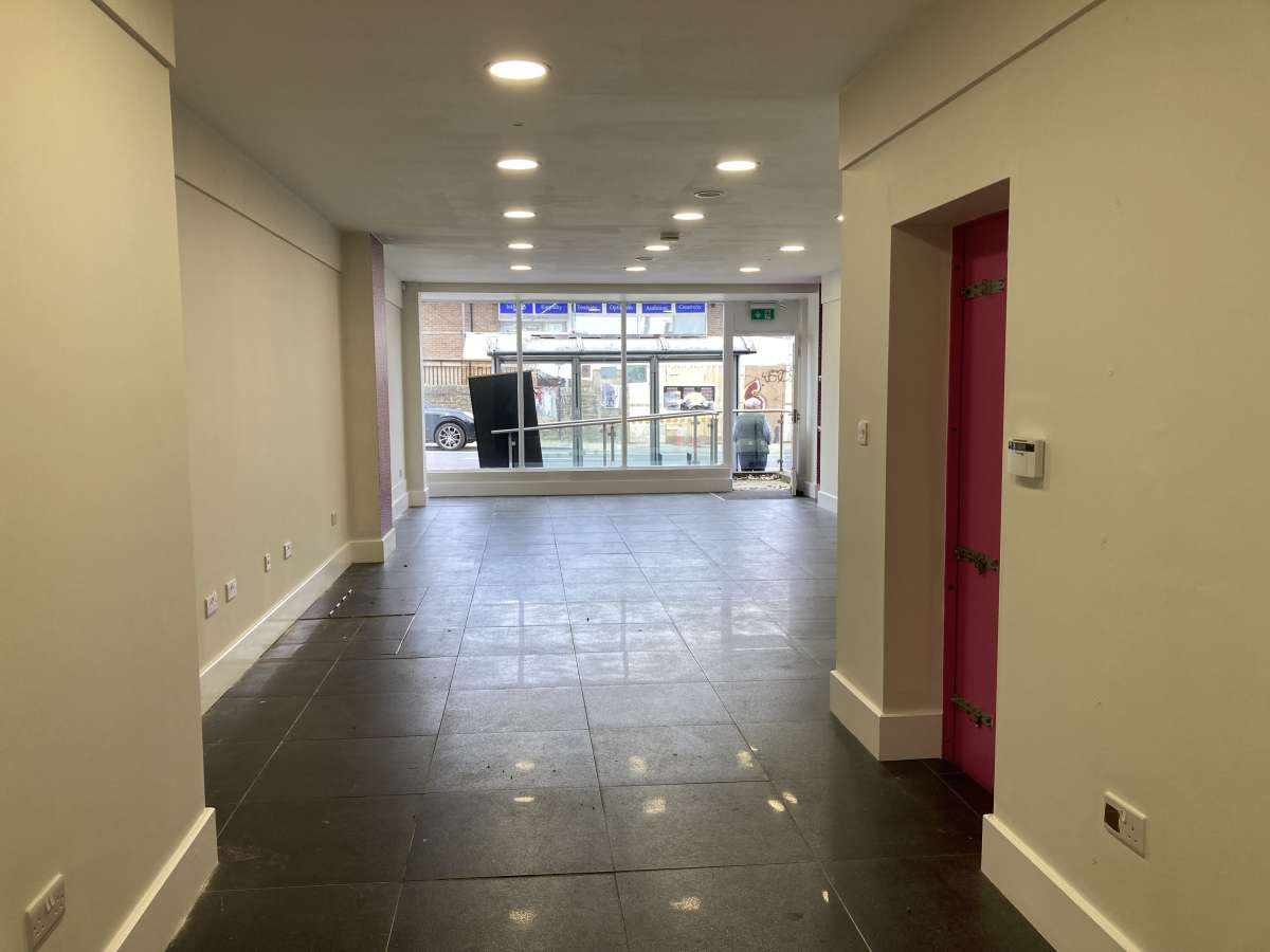 Retail/Shop in Sheffield - photo 4