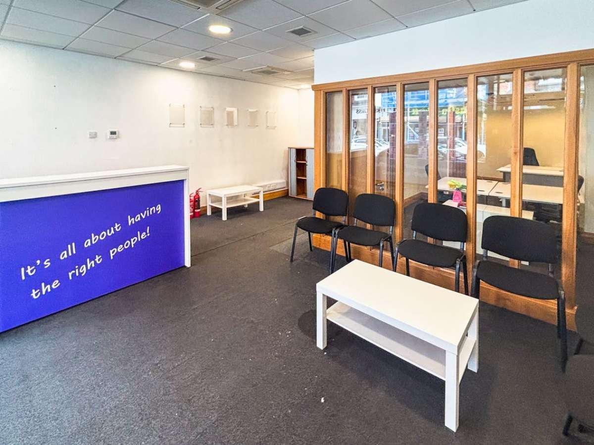 Retail/Shop in Bournemouth - photo 2