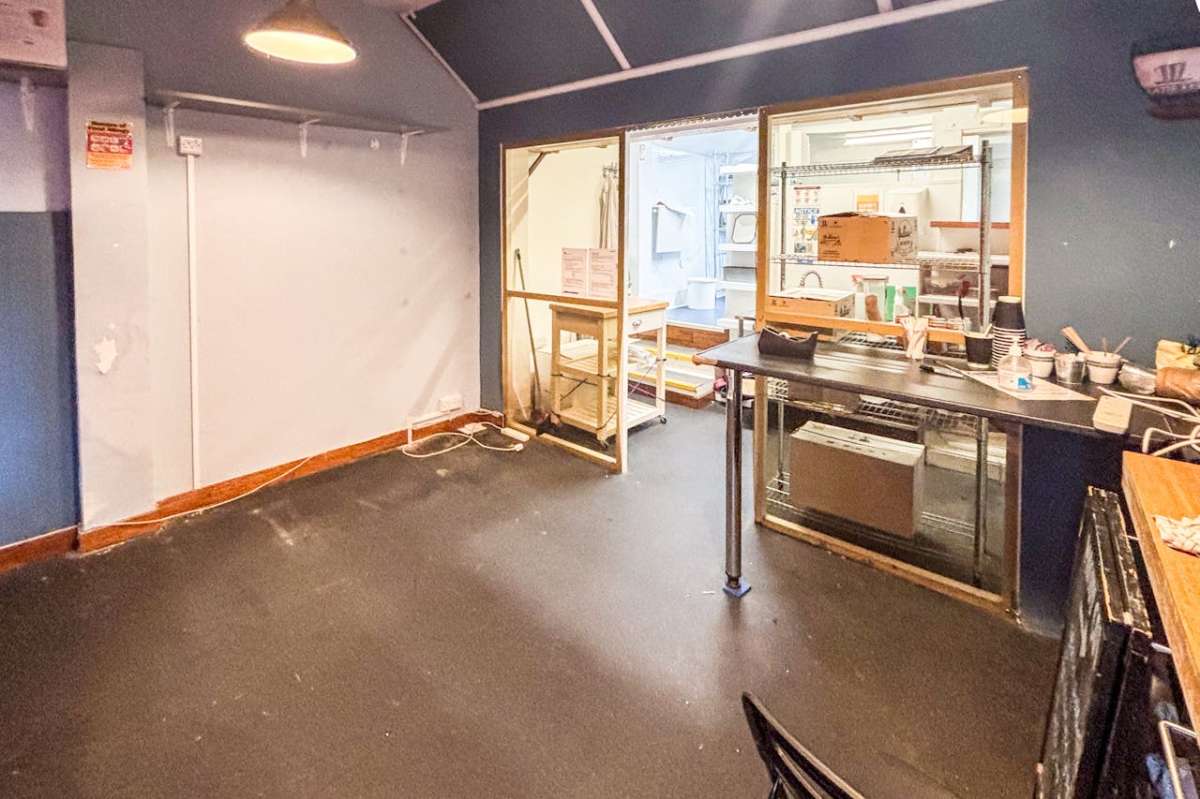 Retail/Shop in Fordingbridge - photo 2