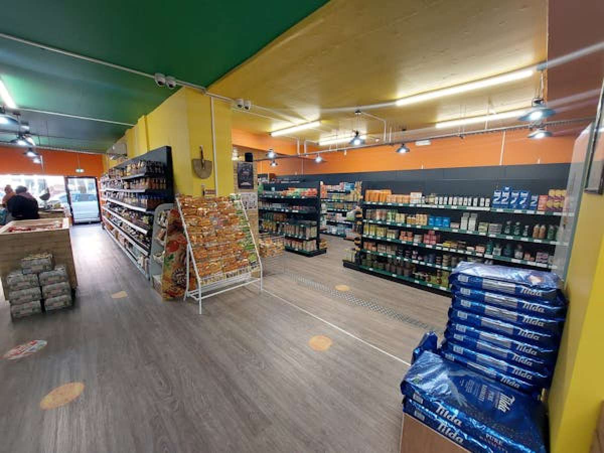 Retail/Shop in Bedford - photo 4