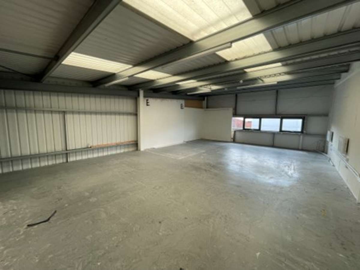 Retail/Shop in Cheetham Hill - photo 4