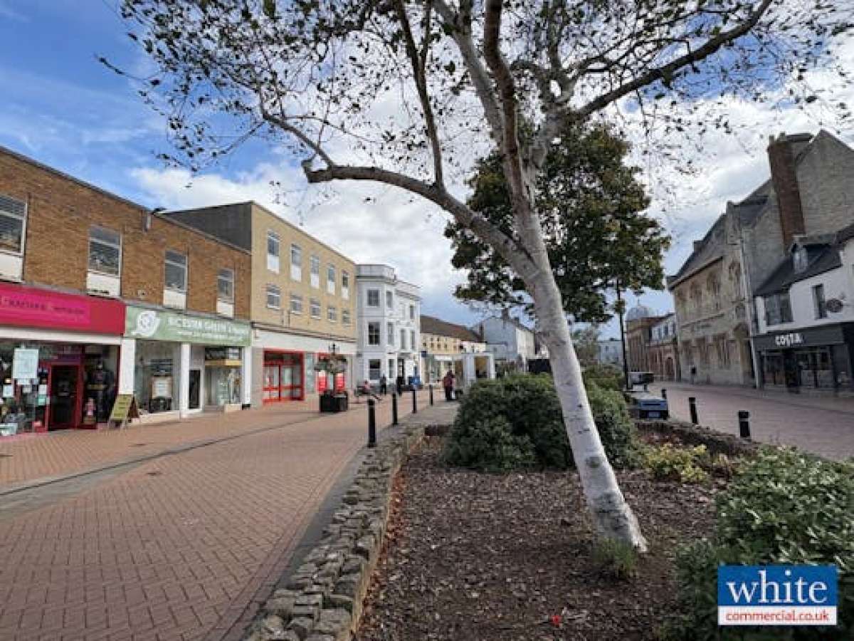 Retail/Shop in Bicester - photo 4