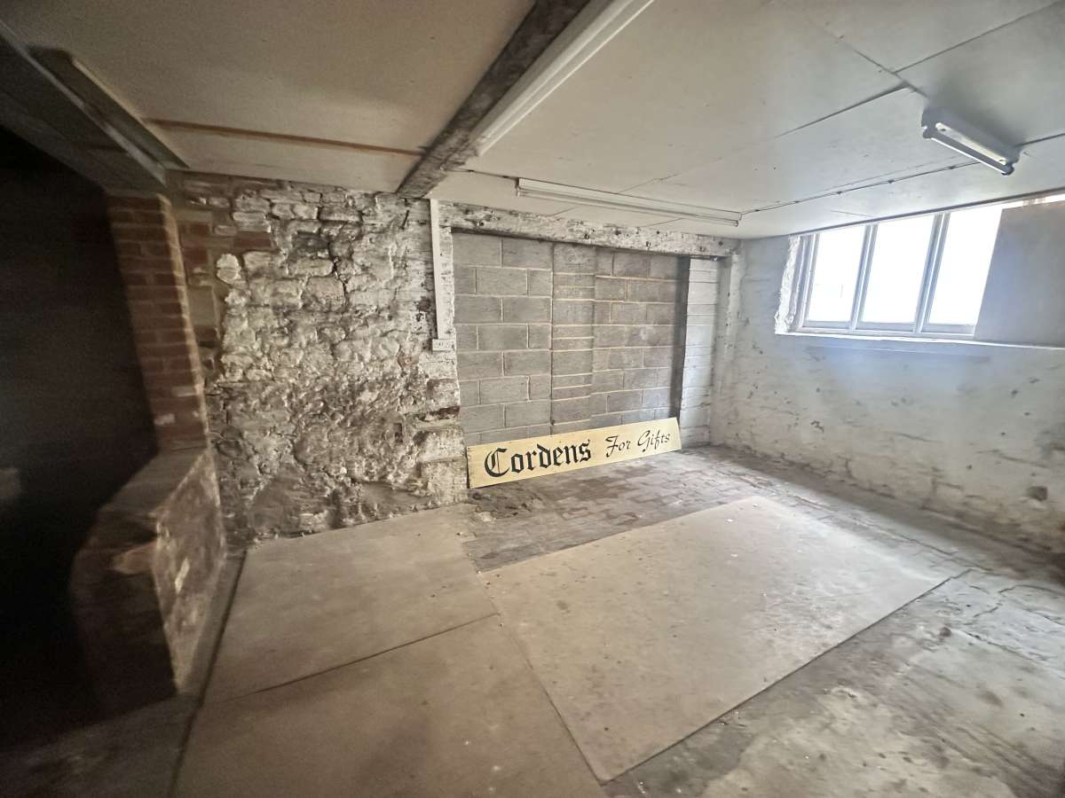 Retail/Shop in Warminster - photo 4