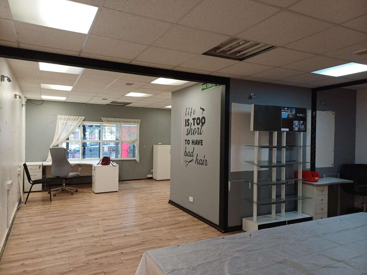 Retail/Shop in Kettering - photo 2